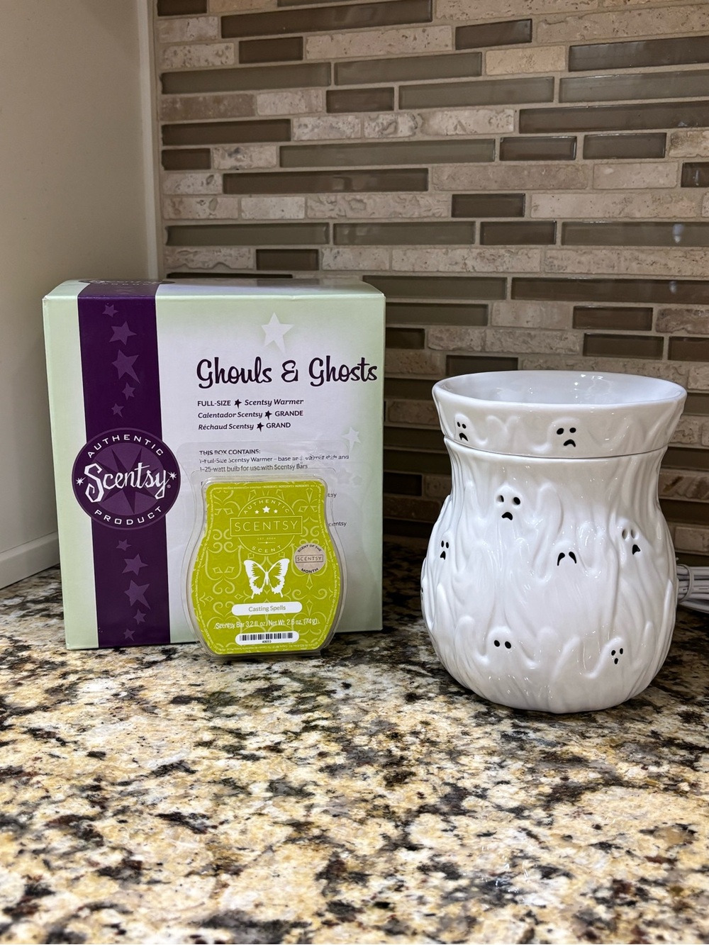 Scentsy Bundle Ghouls & Ghosts Wax Warmer Retired NIB + Casting Spells Wax Bar